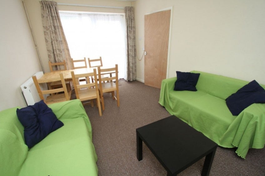 Room Charter Avenue in Coventry
