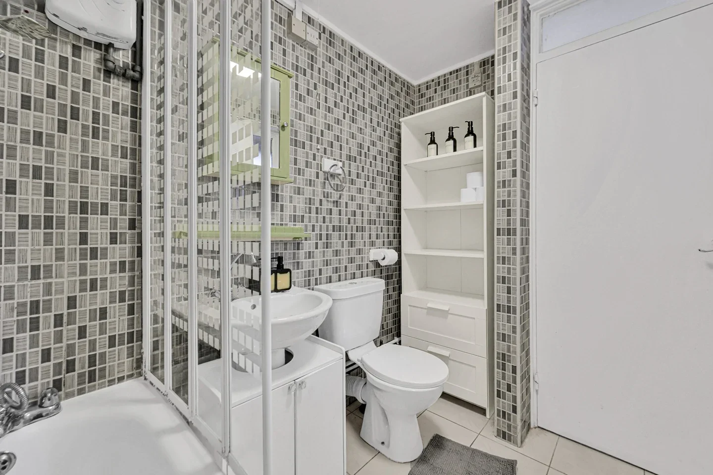 Flat Burder Close in Greater London