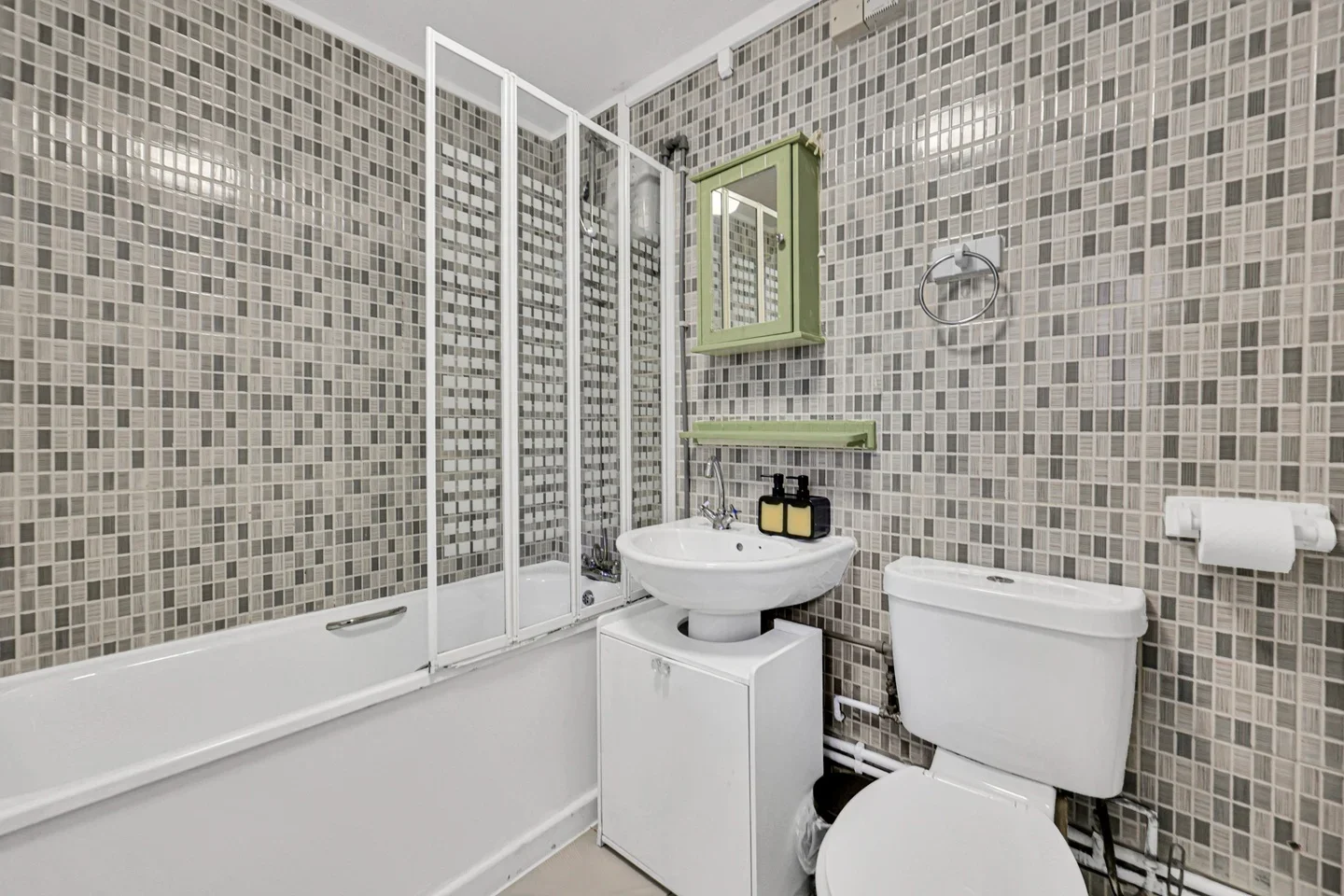 Flat Burder Close in Greater London