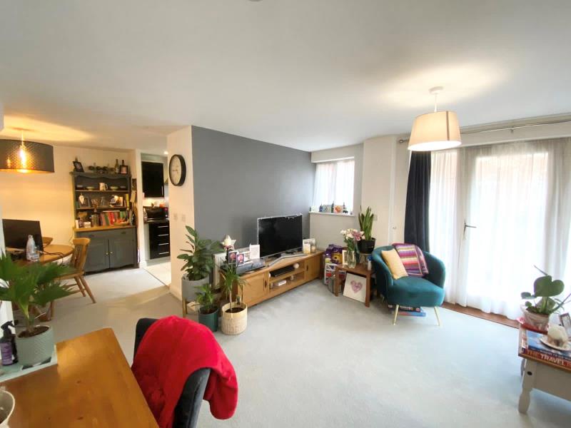 Flat Sandy Lane in Woking