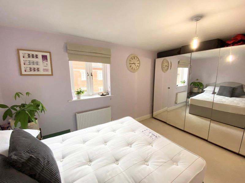 Flat Sandy Lane in Woking