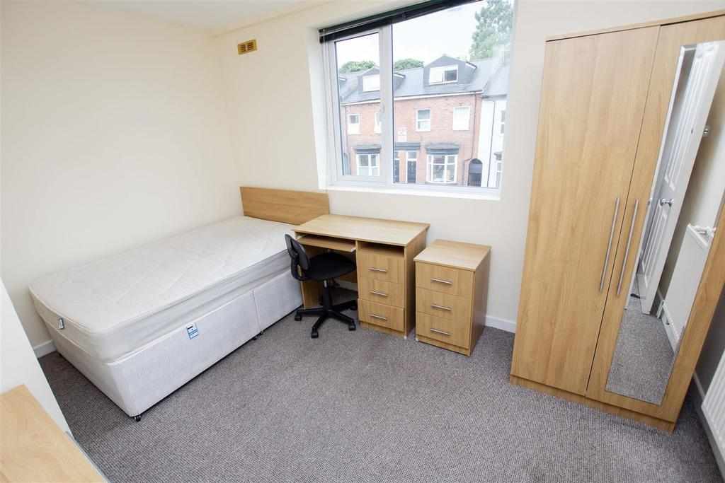 Flat Heeley Road in Birmingham
