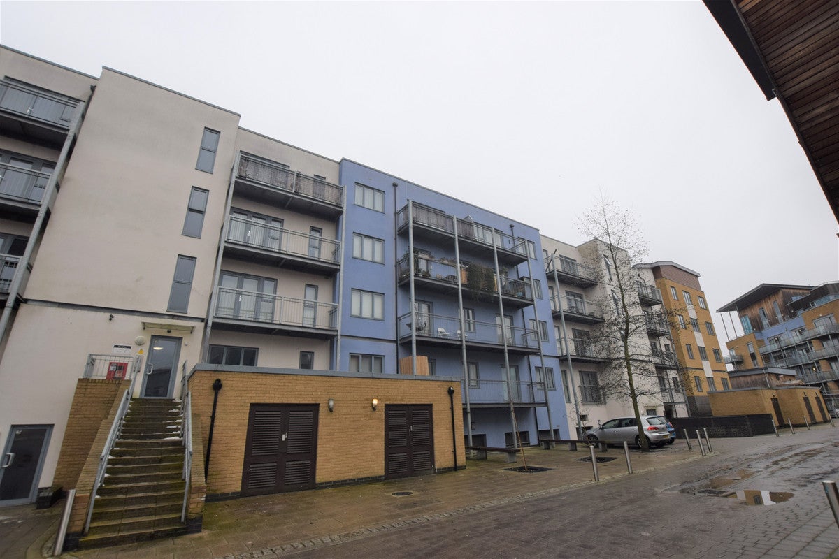 Flat Quayside Drive in Colchester
