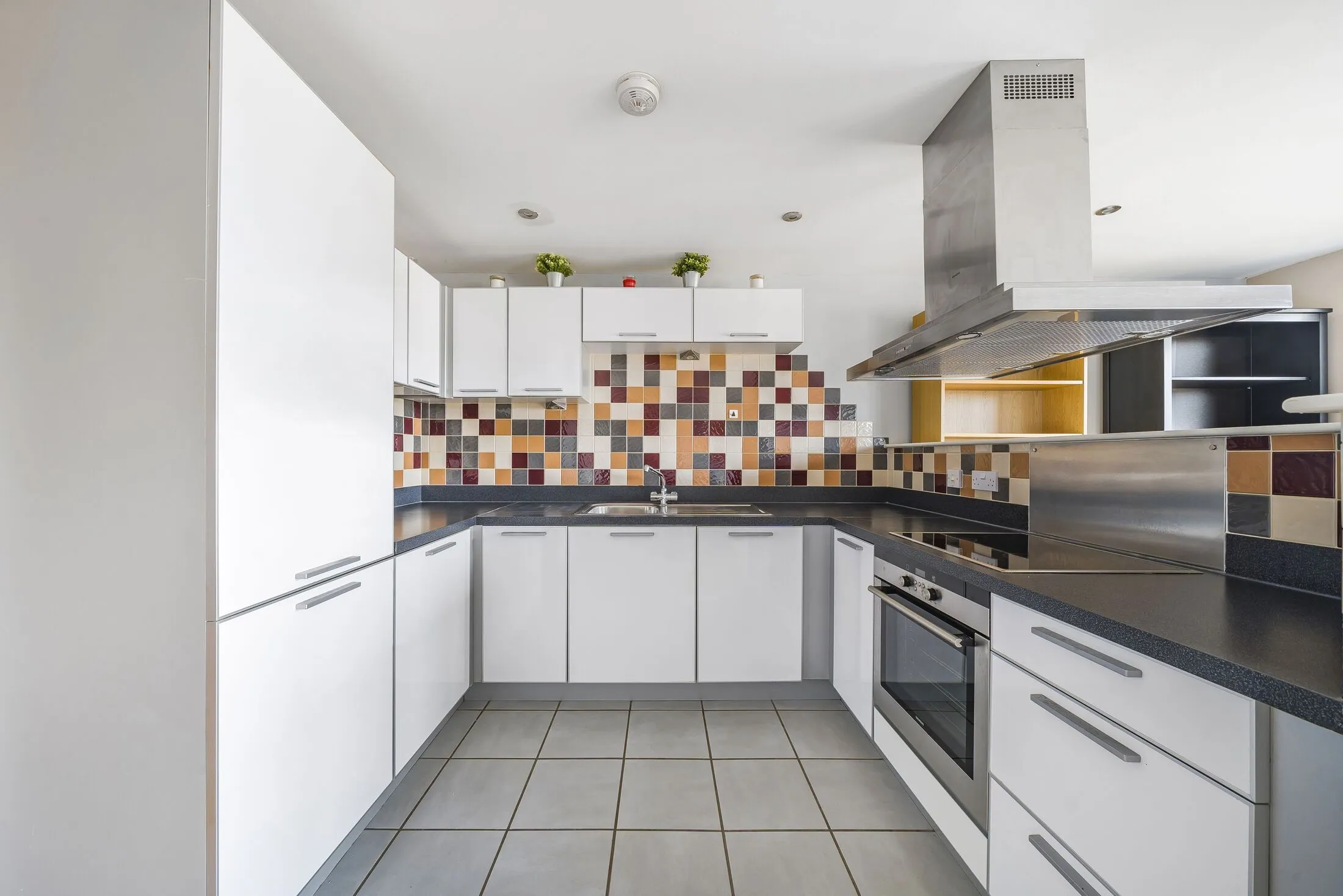Flat Agate Close in Greater London