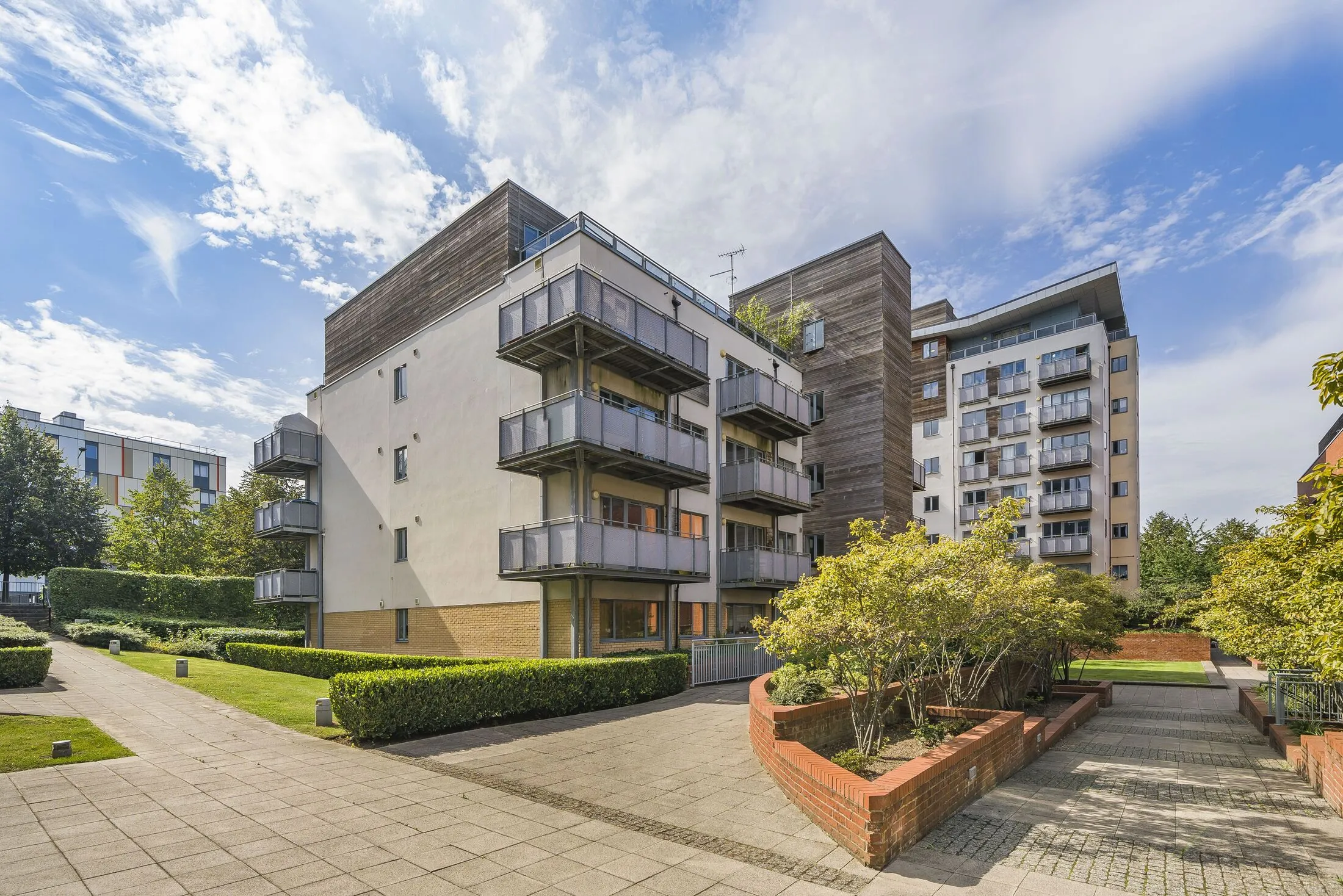 Flat Agate Close in Greater London