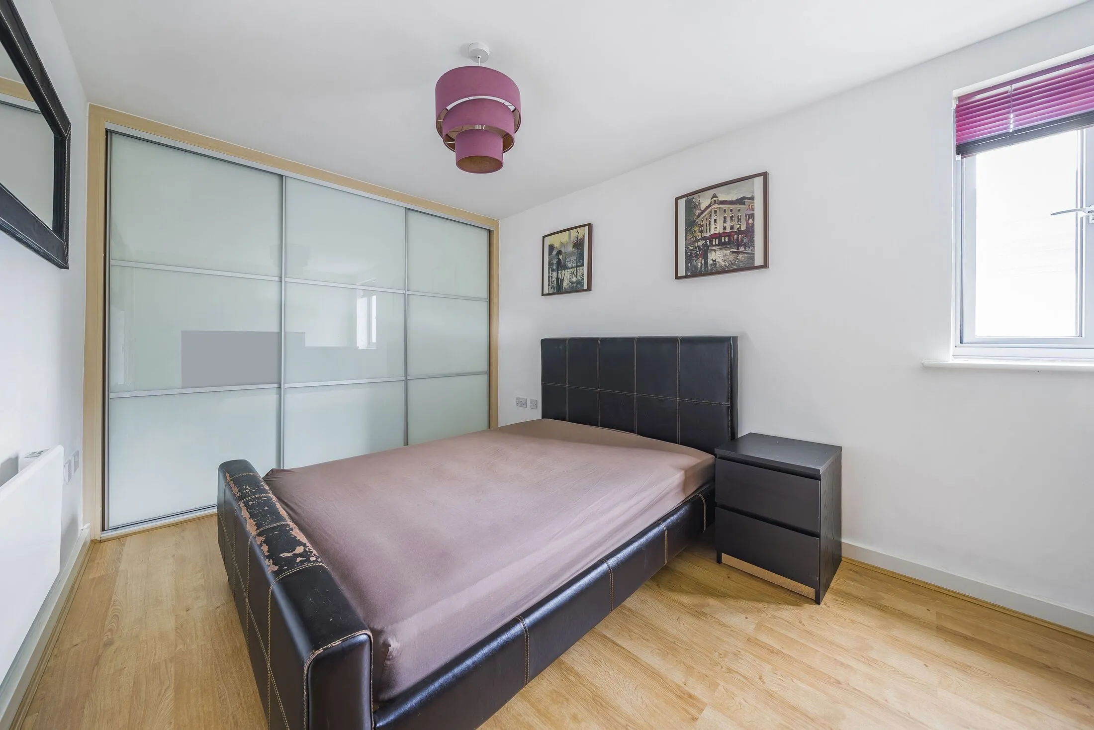 Flat Agate Close in Greater London