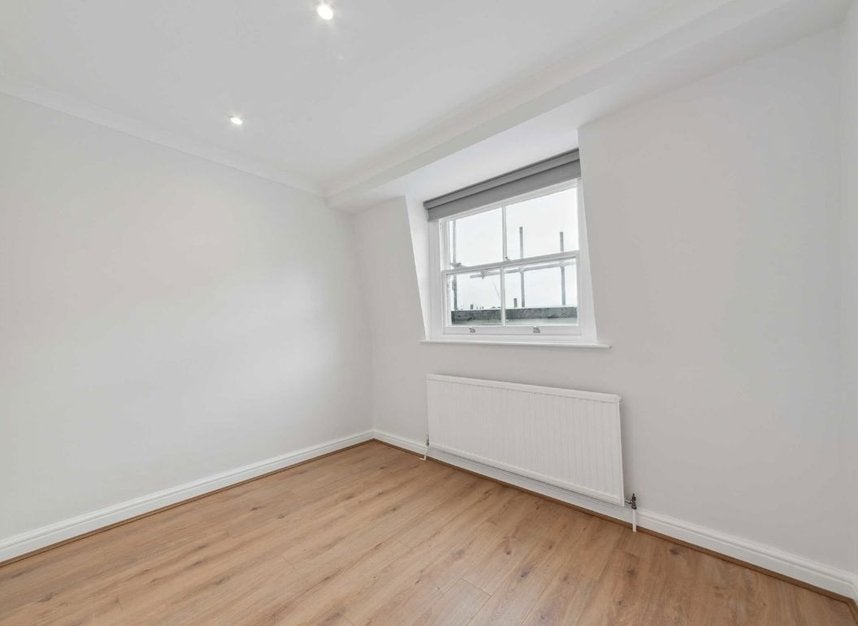 Flat Chepstow Road in City of Westminster
