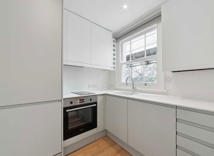 Flat Chepstow Road in City of Westminster