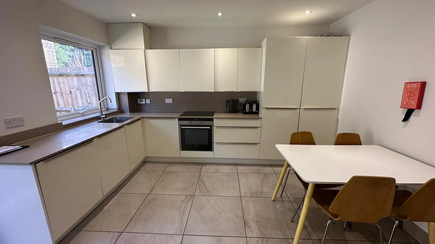 House Barnfield Place in Greater London