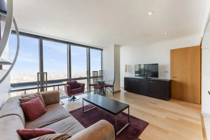 Flat Hertsmere Road in Greater London