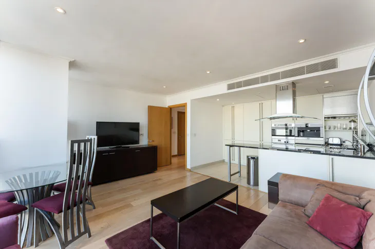 Flat Hertsmere Road in Greater London