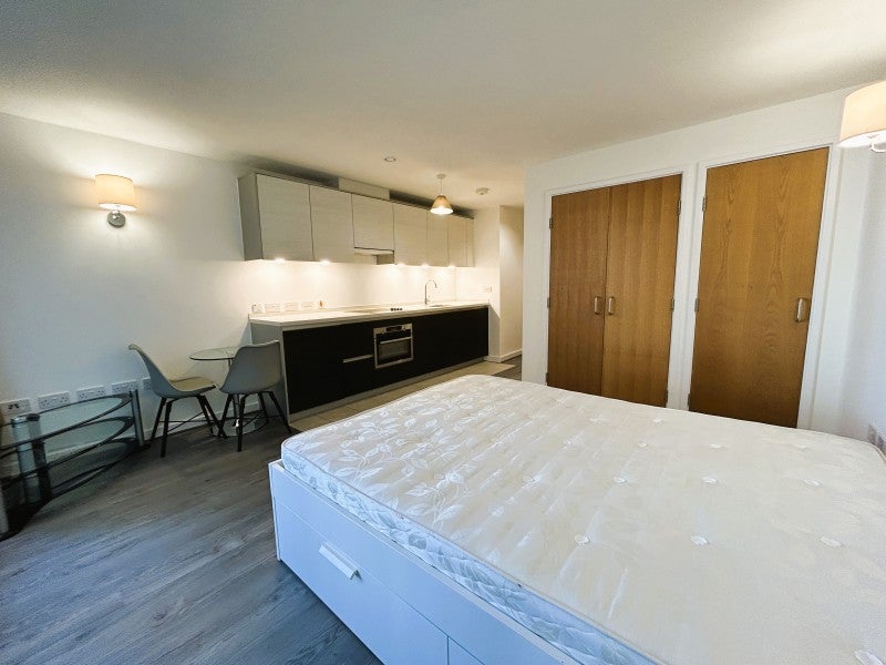 Flat Empire Way in Greater London