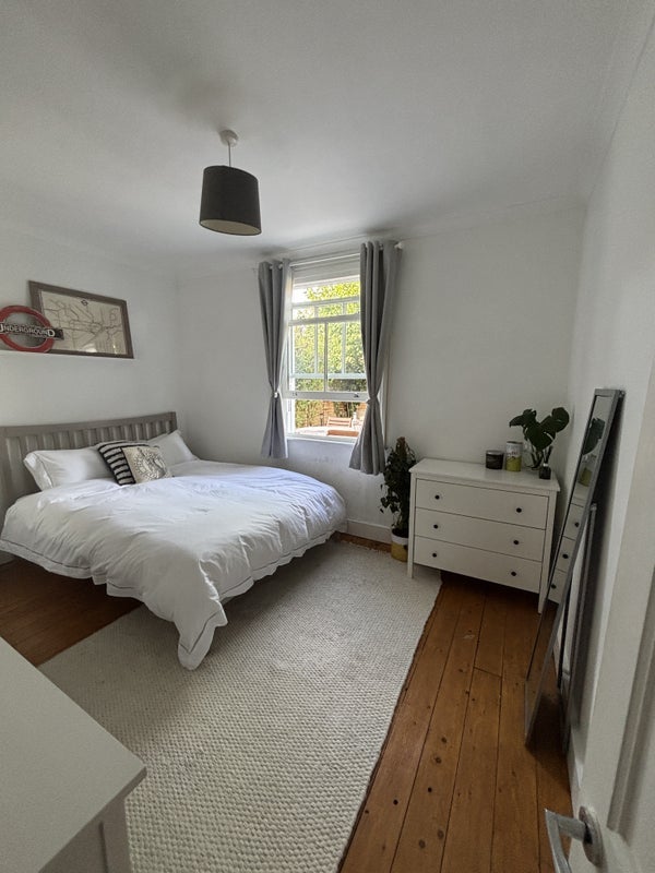 Room Moring Road in Greater London