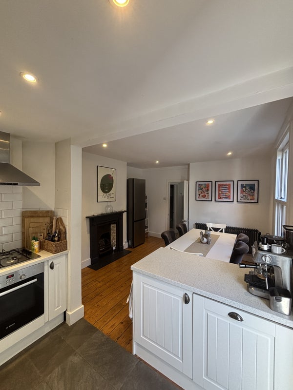 Room Moring Road in Greater London