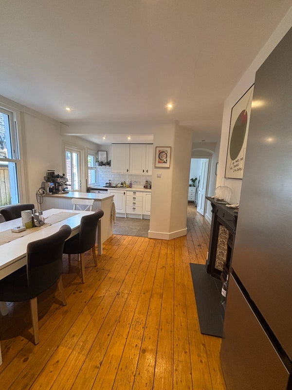 Room Moring Road in Greater London