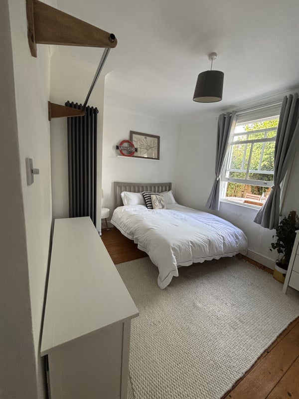 Room Moring Road in Greater London