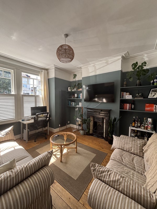 Room Moring Road in Greater London