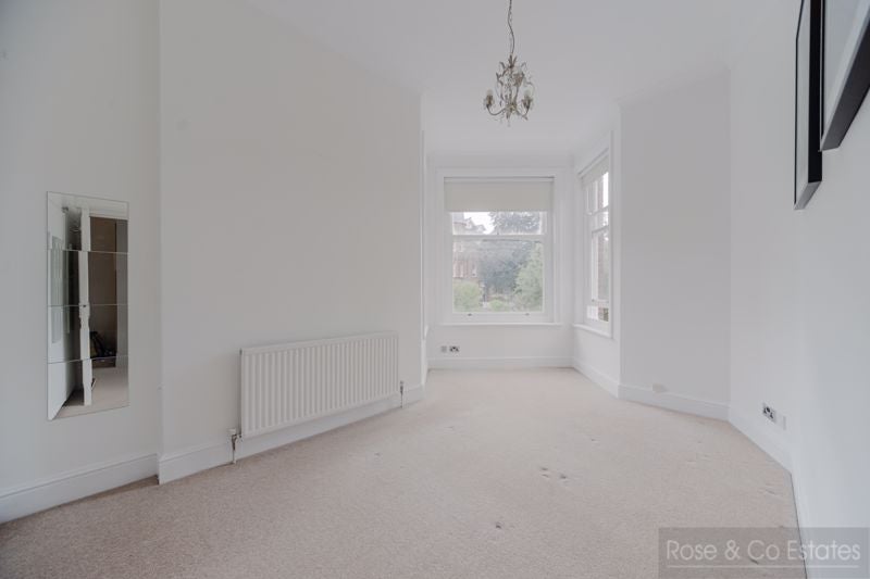 Flat Greencroft Gardens in Greater London