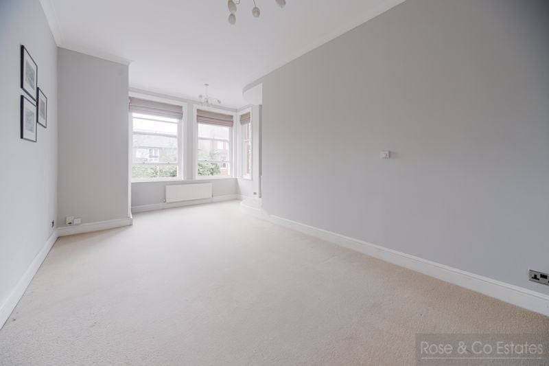 Flat Greencroft Gardens in Greater London