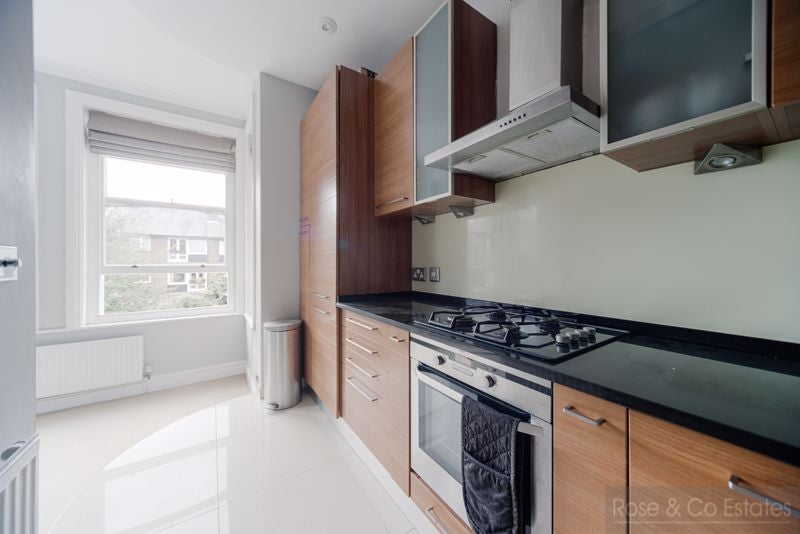 Flat Greencroft Gardens in Greater London
