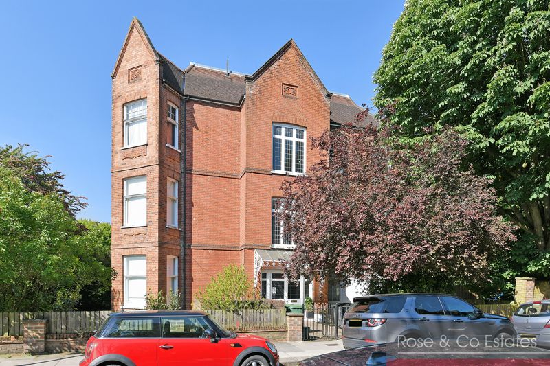Flat Greencroft Gardens in Greater London