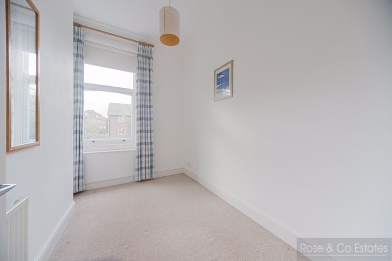 Flat Greencroft Gardens in Greater London