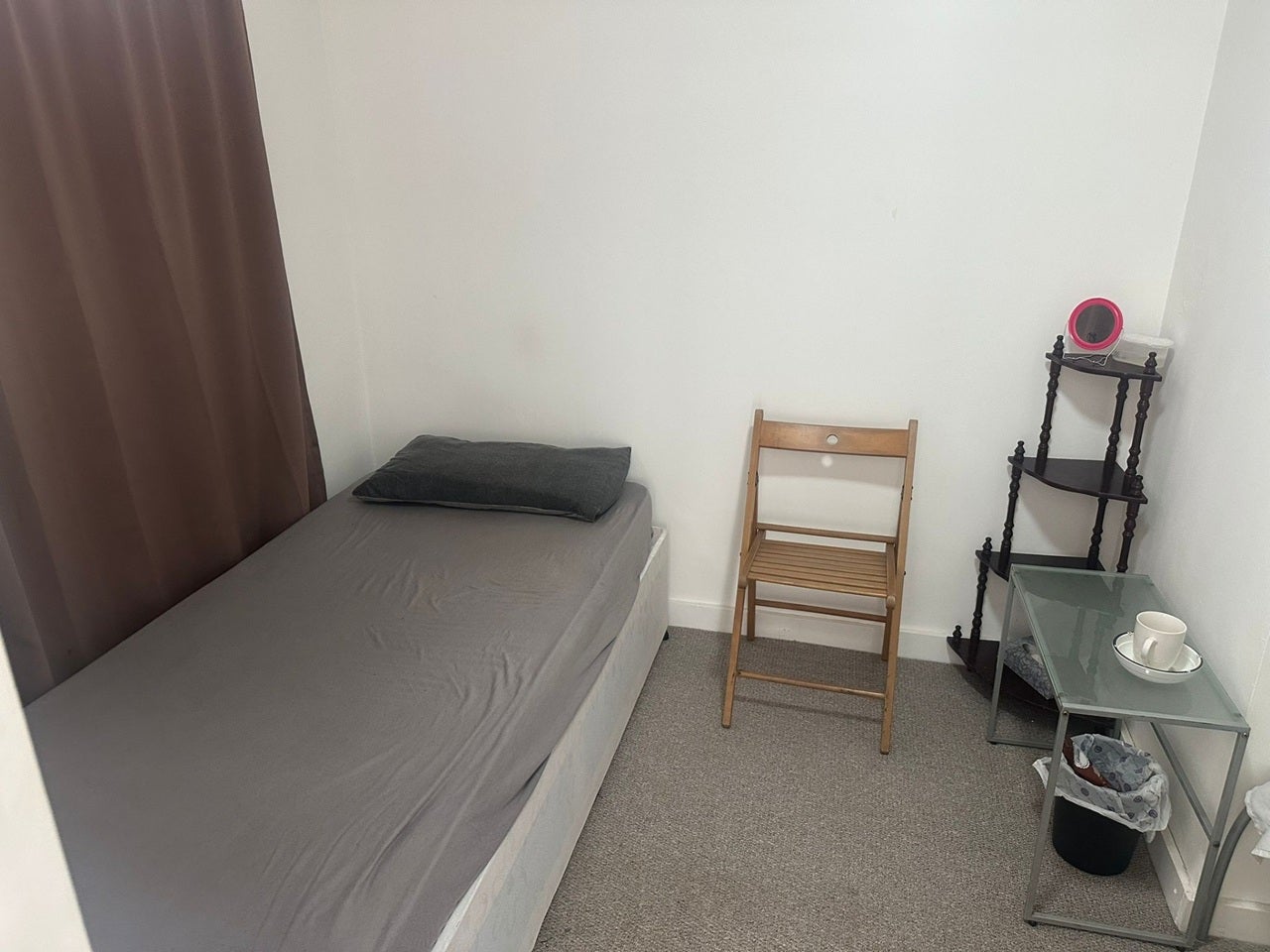 Room Midhurst Avenue in Greater London