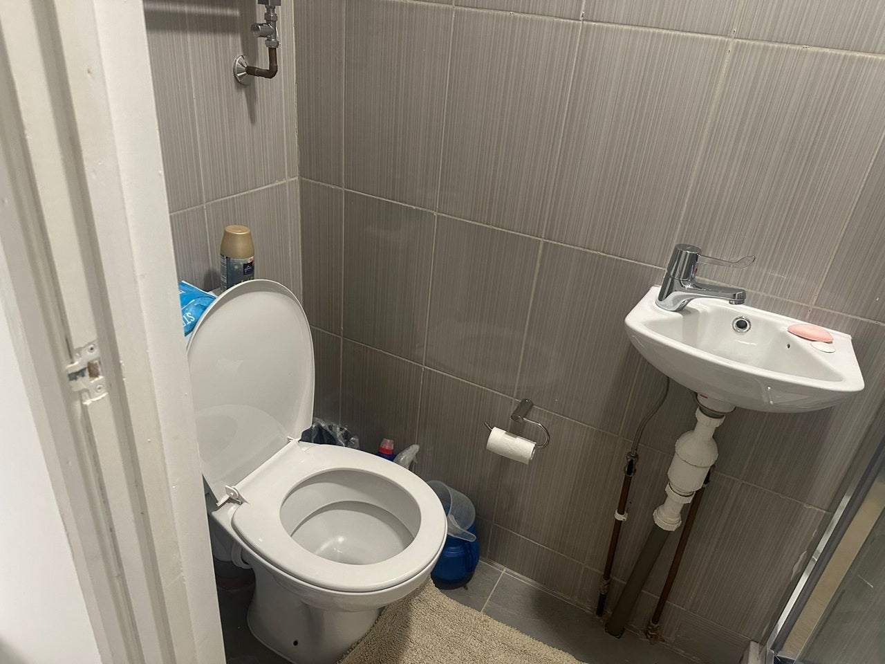 Room Midhurst Avenue in Greater London