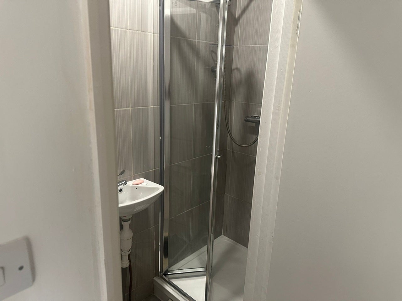 Room Midhurst Avenue in Greater London