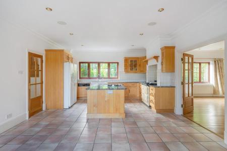 House Woodhill in Guildford