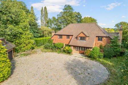 House Woodhill in Guildford