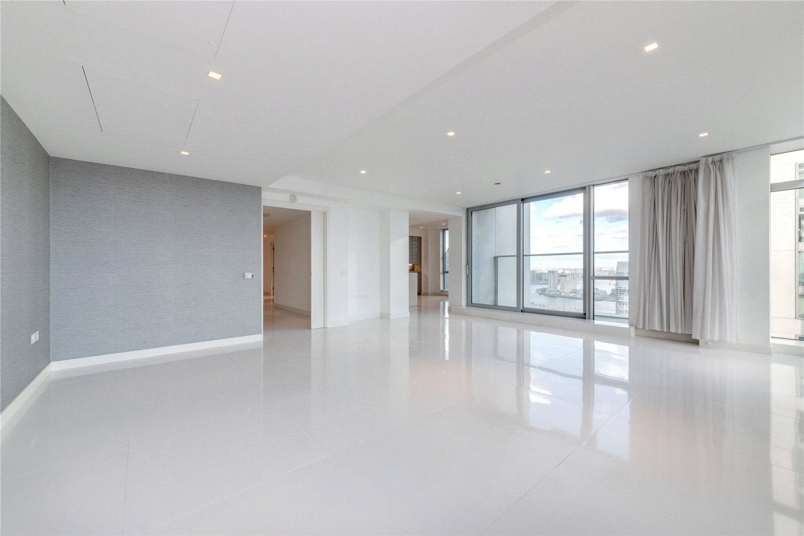 Flat Pan Peninsula Square in Greater London