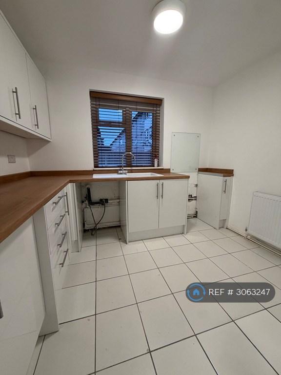 Flat Saint Damian's Croft in Litherland