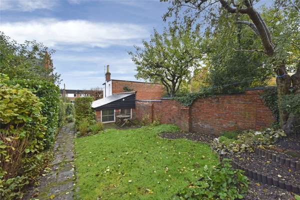 House Vicarage Road in South Oxfordshire