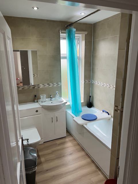 Room Hamilton Road in Greater London