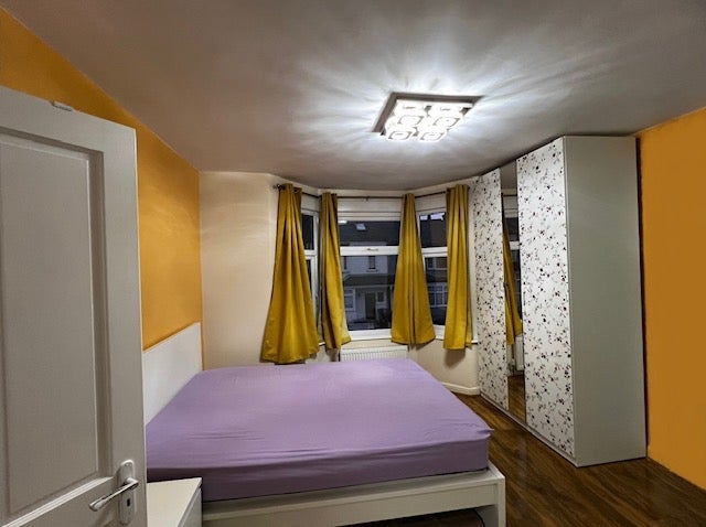 Room Hamilton Road in Greater London