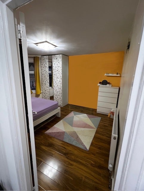 Room Hamilton Road in Greater London