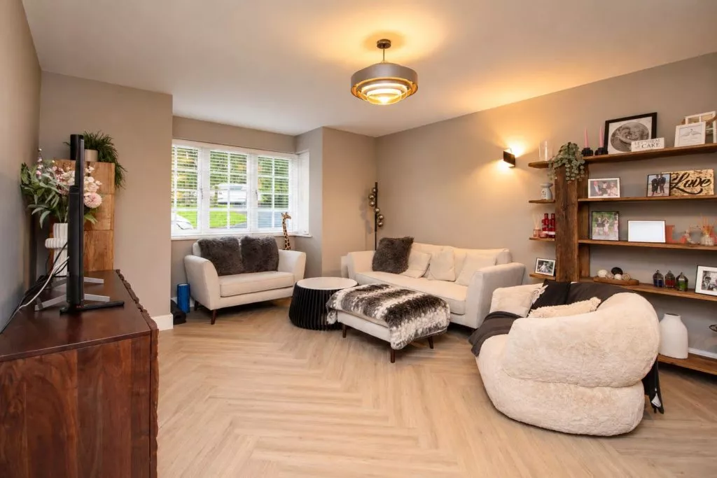 House Leatherhead Road in Mole Valley