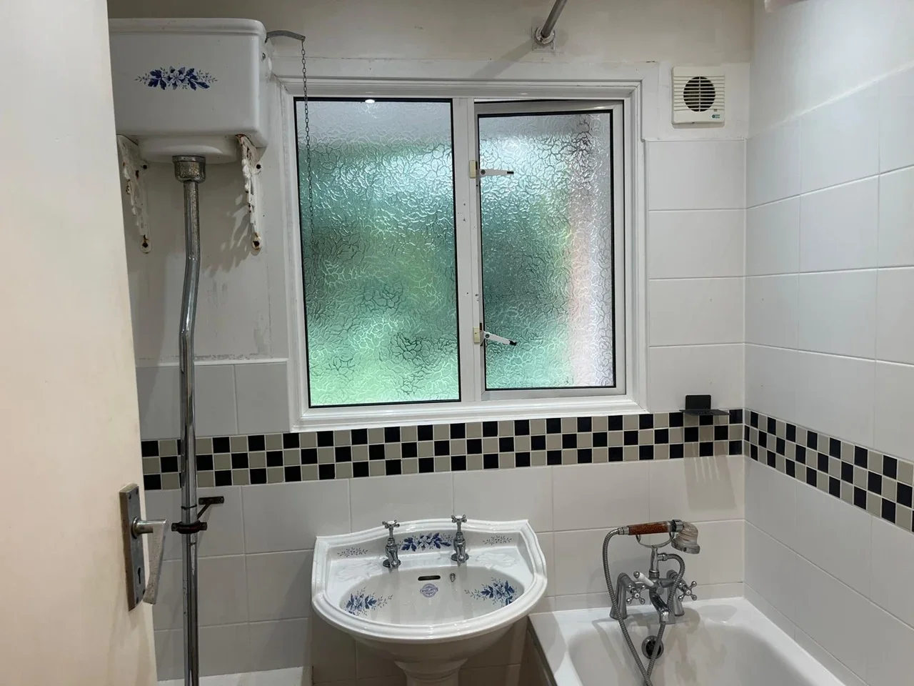 Flat Melbourne Court in Greater London