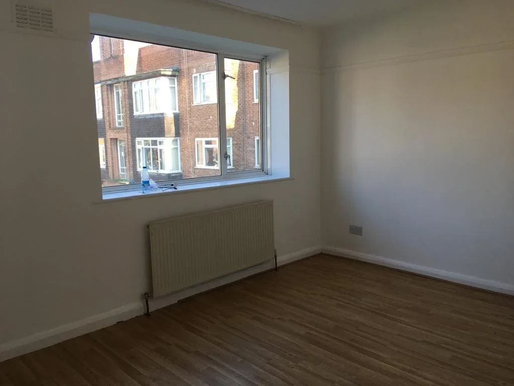 Flat Melbourne Court in Greater London