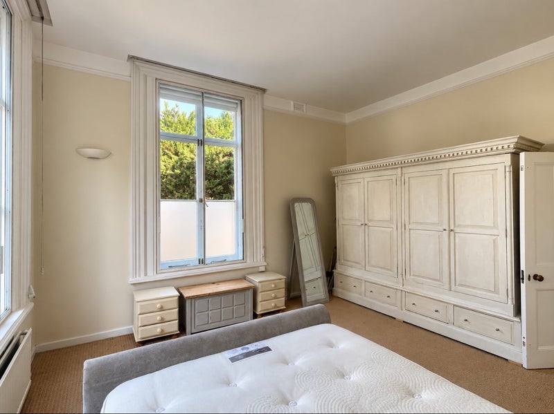 Flat Priory Way in Datchet