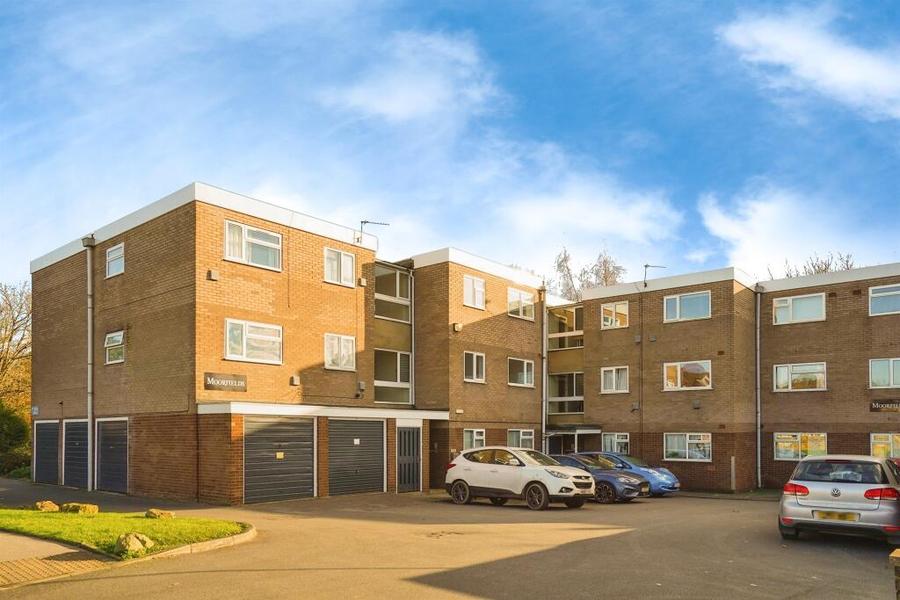 Flat Stonegate Road in Leeds