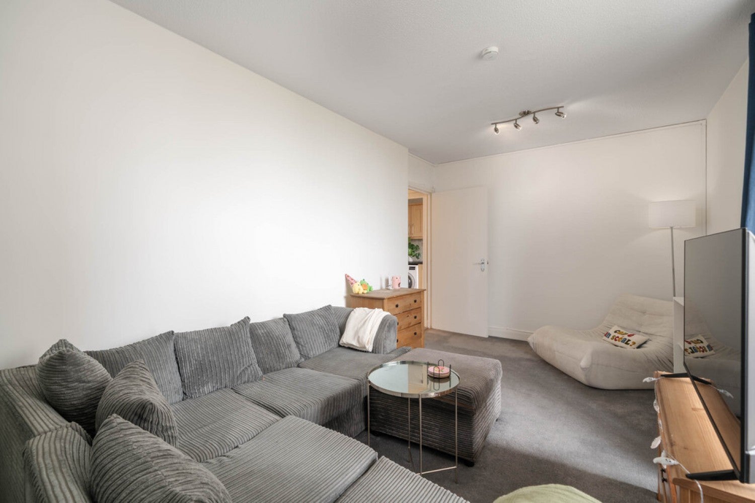 Flat Bramlands Close in Greater London