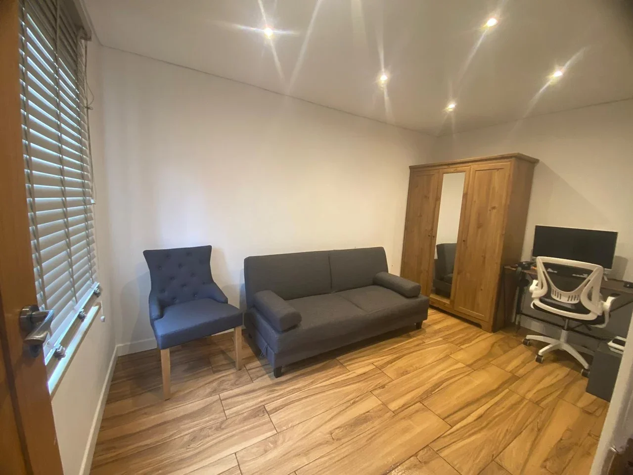 Room Saintbury Road in Glenfield