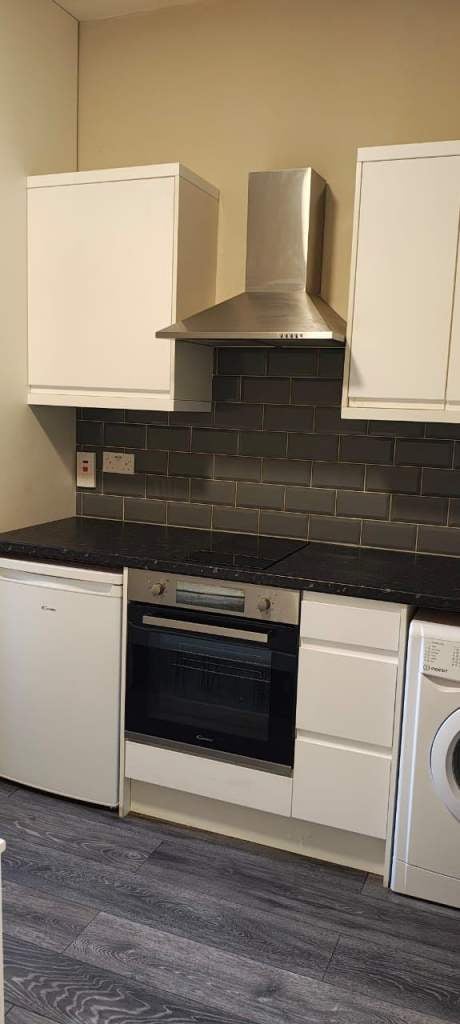 Flat Russell Road in Greater London