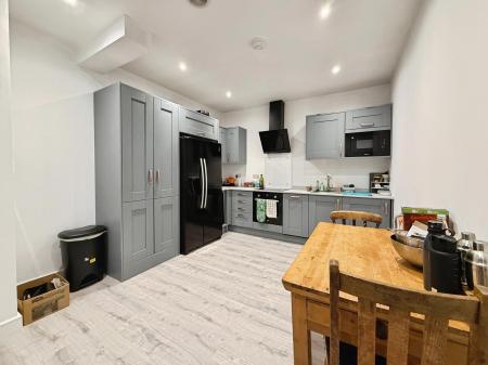 Flat Hinckley Park in Hinckley and Bosworth