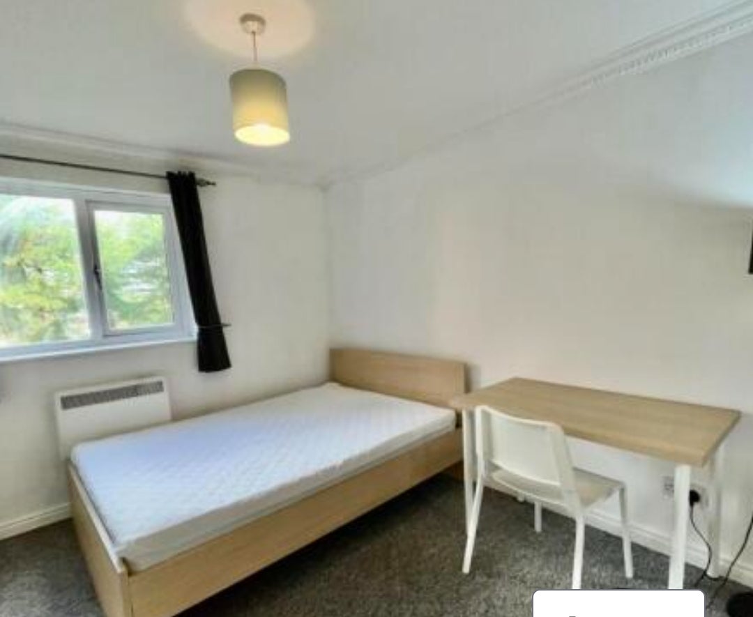 Flat Riverview Place in Glasgow