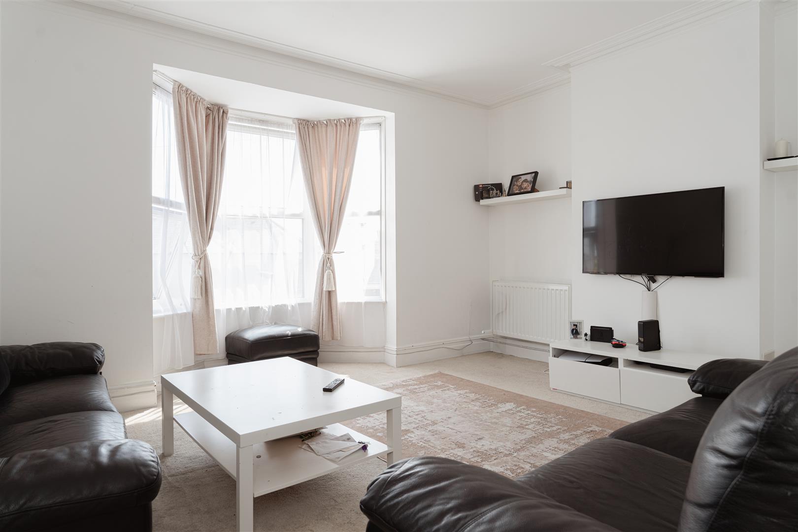 Flat Garlands Road in Reigate and Banstead