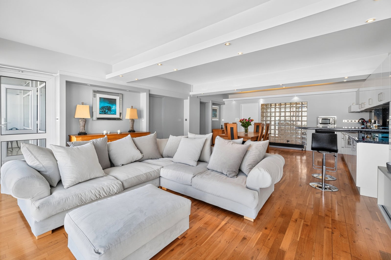 Flat Royal Oak Yard in Greater London