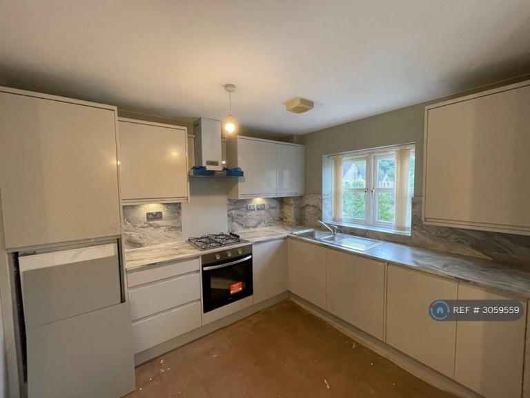Flat Mereside in Kirklees